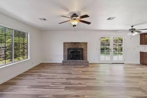 Living - 3605 Summit Dr, Redding, CA 96001 photo 6 of 7