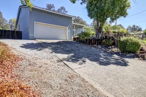 Exterior - 3605 Summit Dr, Redding, CA 96001 photo 5 of 17
