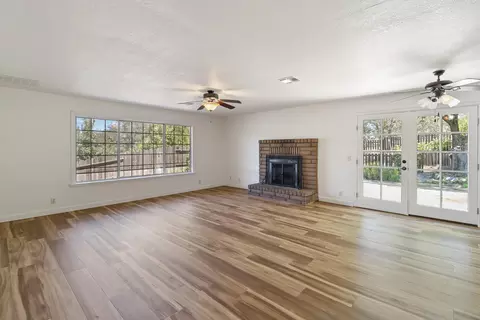 Living - 3605 Summit Dr, Redding, CA 96001 photo 2 of 7