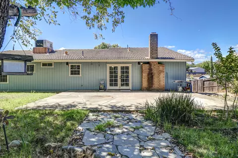 Exterior - 3605 Summit Dr, Redding, CA 96001 photo 10 of 17