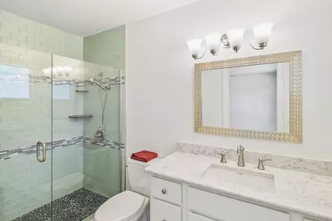 Bath - 3605 Summit Dr, Redding, CA 96001 photo 3 of 3