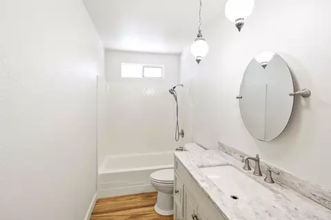 Bath - 3605 Summit Dr, Redding, CA 96001 photo 1 of 3