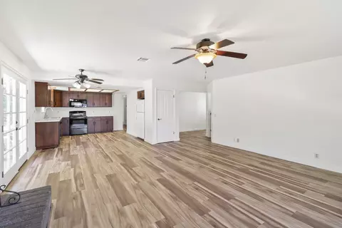 Living - 3605 Summit Dr, Redding, CA 96001 photo 4 of 7