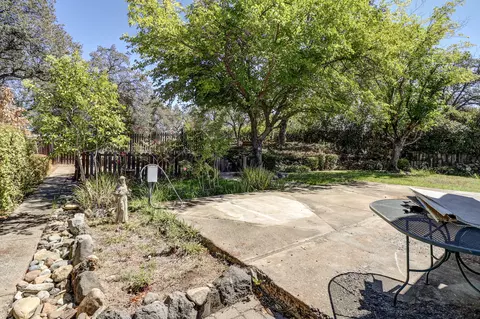 Exterior - 3605 Summit Dr, Redding, CA 96001 photo 7 of 17