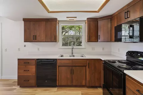 Kitchen - 3605 Summit Dr, Redding, CA 96001 photo 2 of 3
