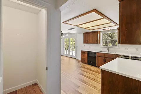 Entry Way - 3605 Summit Dr, Redding, CA 96001 photo 1 of 2
