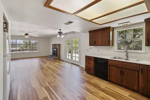 Living - 3605 Summit Dr, Redding, CA 96001 photo 3 of 7