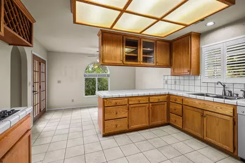 2427 Castlewood Dr, Redding, CA 96002 photo 14
