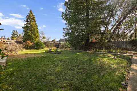 2427 Castlewood Dr, Redding, CA 96002 photo 41