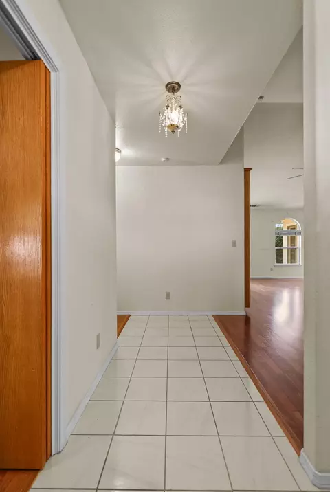 2427 Castlewood Dr, Redding, CA 96002 photo 5