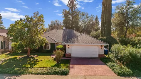 2427 Castlewood Dr, Redding, CA 96002