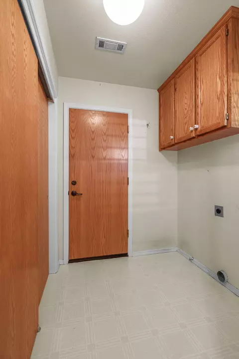 2427 Castlewood Dr, Redding, CA 96002 photo 36