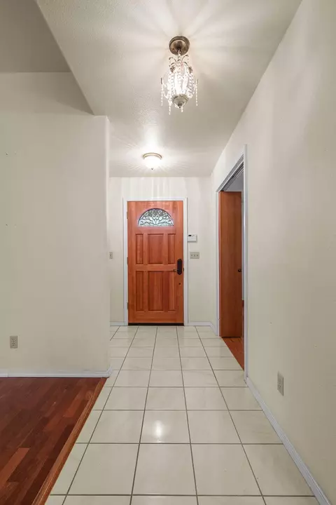 2427 Castlewood Dr, Redding, CA 96002 photo 4