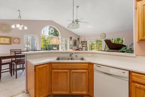 Kitchen - 515 Mountain View Dr, Mount Shasta, CA 96067 photo 2 of 3