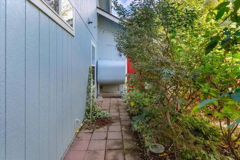 Exterior - 515 Mountain View Dr, Mount Shasta, CA 96067 photo 10 of 21