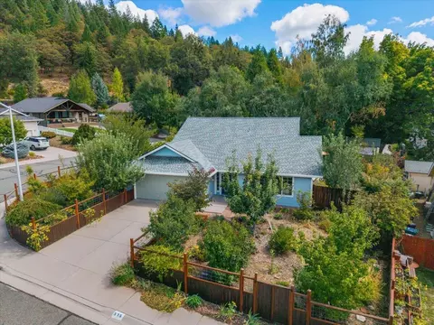 Exterior - 515 Mountain View Dr, Mount Shasta, CA 96067 photo 2 of 21