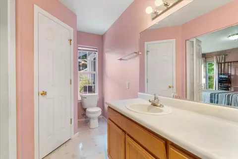 Bath - 515 Mountain View Dr, Mount Shasta, CA 96067 photo 3 of 3