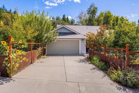 Exterior - 515 Mountain View Dr, Mount Shasta, CA 96067 photo 3 of 21