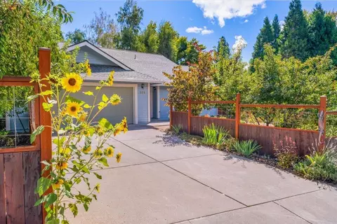 Exterior - 515 Mountain View Dr, Mount Shasta, CA 96067 photo 5 of 21