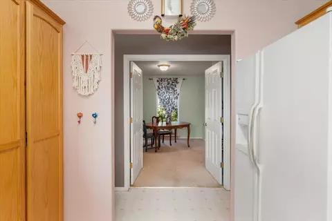 Entry Way - 515 Mountain View Dr, Mount Shasta, CA 96067 photo 3 of 4