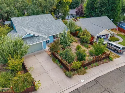 View/Area - 515 Mountain View Dr, Mount Shasta, CA 96067 photo 1 of 4