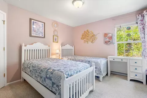 Bedroom - 515 Mountain View Dr, Mount Shasta, CA 96067 photo 1 of 4