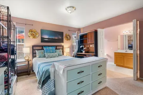 Bedroom - 515 Mountain View Dr, Mount Shasta, CA 96067 photo 4 of 4