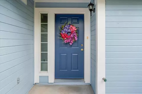 Entry Way - 515 Mountain View Dr, Mount Shasta, CA 96067 photo 1 of 4