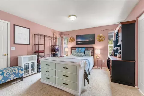 Bedroom - 515 Mountain View Dr, Mount Shasta, CA 96067 photo 3 of 4
