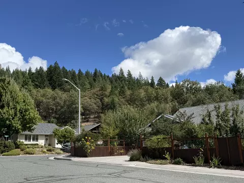 Exterior - 515 Mountain View Dr, Mount Shasta, CA 96067 photo 19 of 21