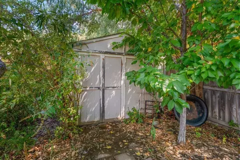 Exterior - 515 Mountain View Dr, Mount Shasta, CA 96067 photo 11 of 21