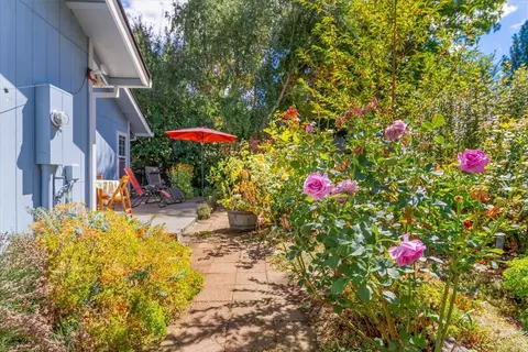 Exterior - 515 Mountain View Dr, Mount Shasta, CA 96067 photo 7 of 21