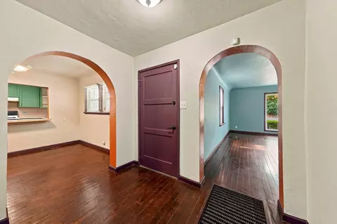 Entry Way - 1523 Olive Ave, Redding, CA 96001 photo 1 of 4