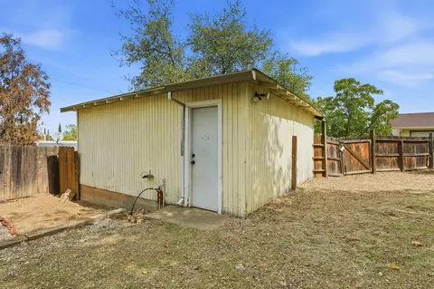 Exterior - 1523 Olive Ave, Redding, CA 96001 photo 9 of 15