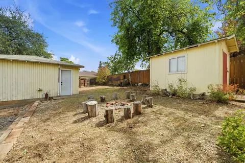 Exterior - 1523 Olive Ave, Redding, CA 96001 photo 13 of 15