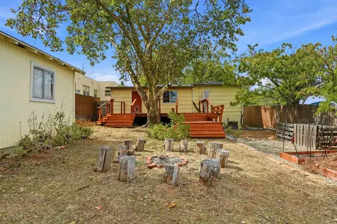 Exterior - 1523 Olive Ave, Redding, CA 96001 photo 11 of 15