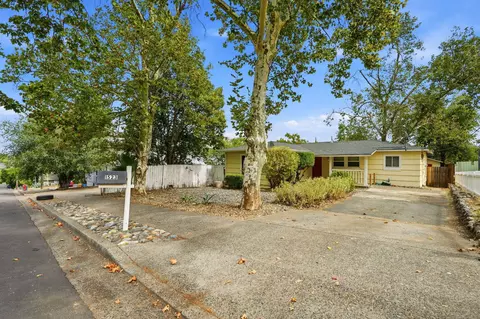 Exterior - 1523 Olive Ave, Redding, CA 96001 photo 14 of 15