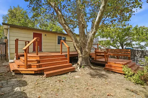 Exterior - 1523 Olive Ave, Redding, CA 96001 photo 7 of 15
