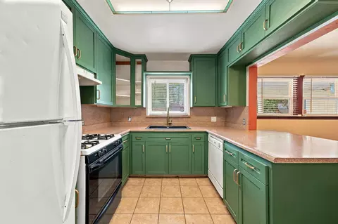 Kitchen - 1523 Olive Ave, Redding, CA 96001 photo 2 of 3