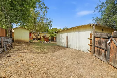 Exterior - 1523 Olive Ave, Redding, CA 96001 photo 10 of 15
