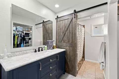 Bath - 21282 Tia Mia Ln, Redding, CA 96003 photo 2 of 3