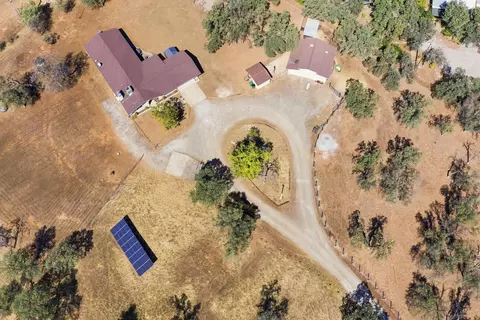 View/Area - 21282 Tia Mia Ln, Redding, CA 96003 photo 4 of 6