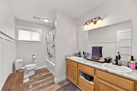 Bath - 21282 Tia Mia Ln, Redding, CA 96003 photo 1 of 3