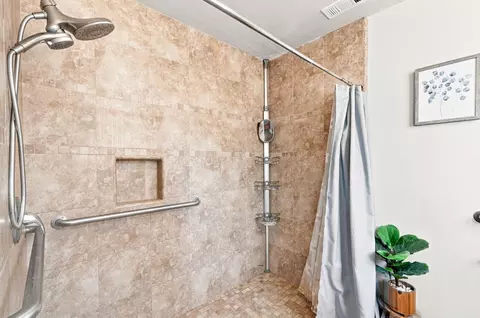 Bath - 755 Lake Blvd, Redding, CA 96003 photo 4 of 5
