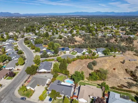 View/Area - 3635 Sunglow Dr, Redding, CA 96001 photo 9 of 11