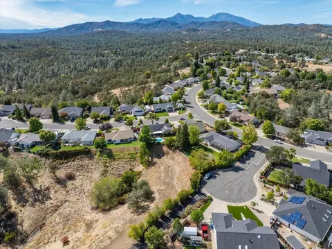 View/Area - 3635 Sunglow Dr, Redding, CA 96001 photo 6 of 11