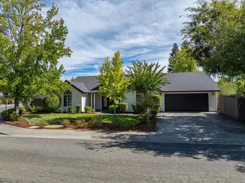 Exterior - 3635 Sunglow Dr, Redding, CA 96001 photo 3 of 19