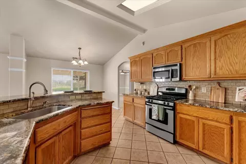 Kitchen - 3635 Sunglow Dr, Redding, CA 96001 photo 3 of 6