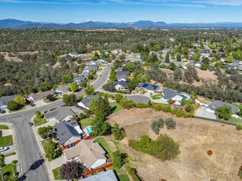 View/Area - 3635 Sunglow Dr, Redding, CA 96001 photo 8 of 11