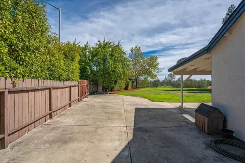 Exterior - 3635 Sunglow Dr, Redding, CA 96001 photo 10 of 19